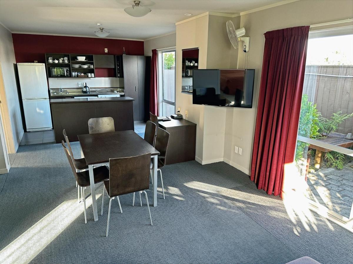 Arena Lodge Palmerston North Exteriör bild